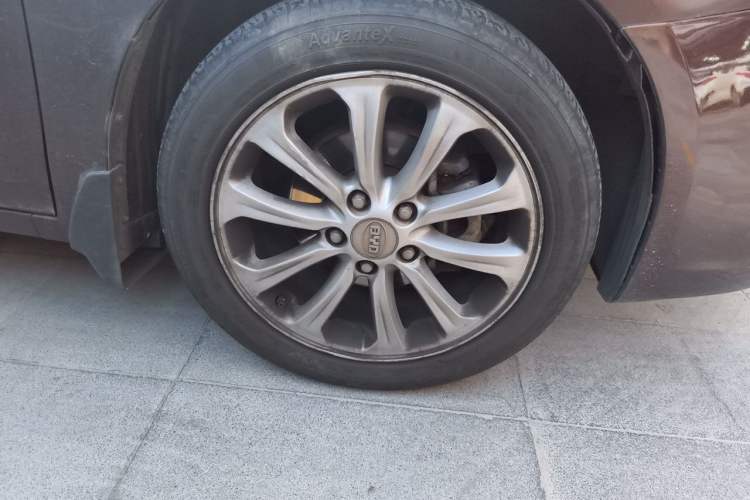 Used BYD Sirui 2013 1.5TID Automatic Luxury Model Right Front Wheel Hub