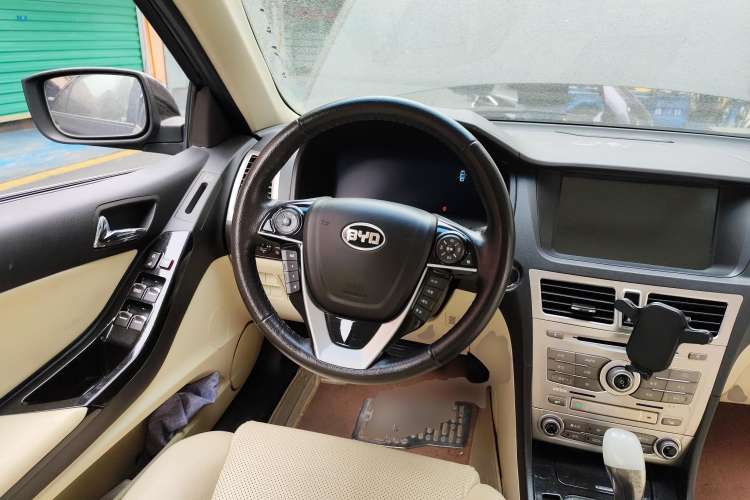 Used BYD Sirui 2013 1.5TID Automatic Prestige Model Steering Wheel