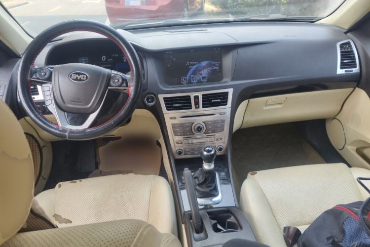 Used BYD Sirui 2013 1.5TI Manual Luxury Model Center Console