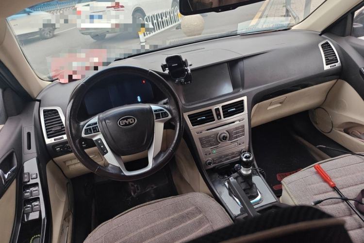 Used BYD Sirui 2013 1.5TI Manual Luxury Model Center Console