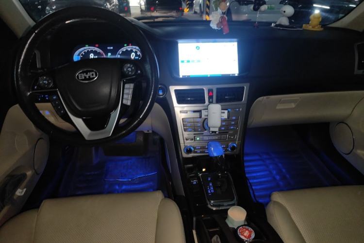 Used BYD Sirui 2013 1.5TID Automatic Prestige Model Center Console