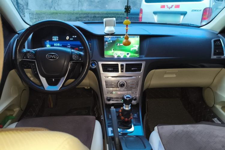 Used BYD Sirui 2013 1.5TI Manual Luxury Model Center Console