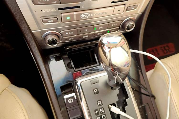 Used BYD Sirui 2013 1.5TID Automatic Prestige Model Gear Lever