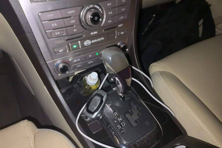 Used BYD Sirui 2013 1.5TID Automatic Prestige Model Gear Lever
