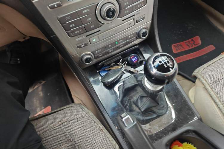 Used BYD Sirui 2013 1.5TI Manual Luxury Model Gear Lever