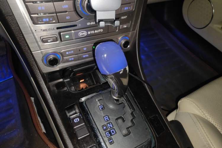 Used BYD Sirui 2013 1.5TID Automatic Prestige Model Gear Lever