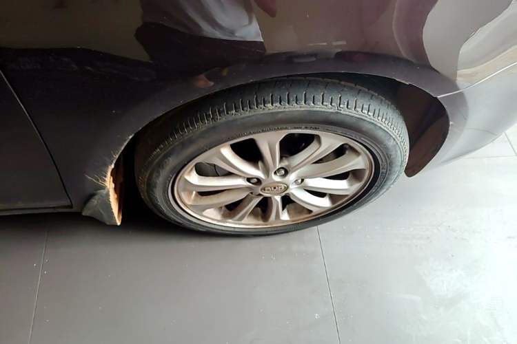 Used BYD Sirui 2013 1.5TID Automatic Prestige Model Right Front Wheel Hub