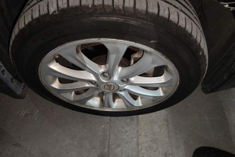 Used BYD Sirui 2013 1.5TID Automatic Prestige Model Right Front Wheel Hub
