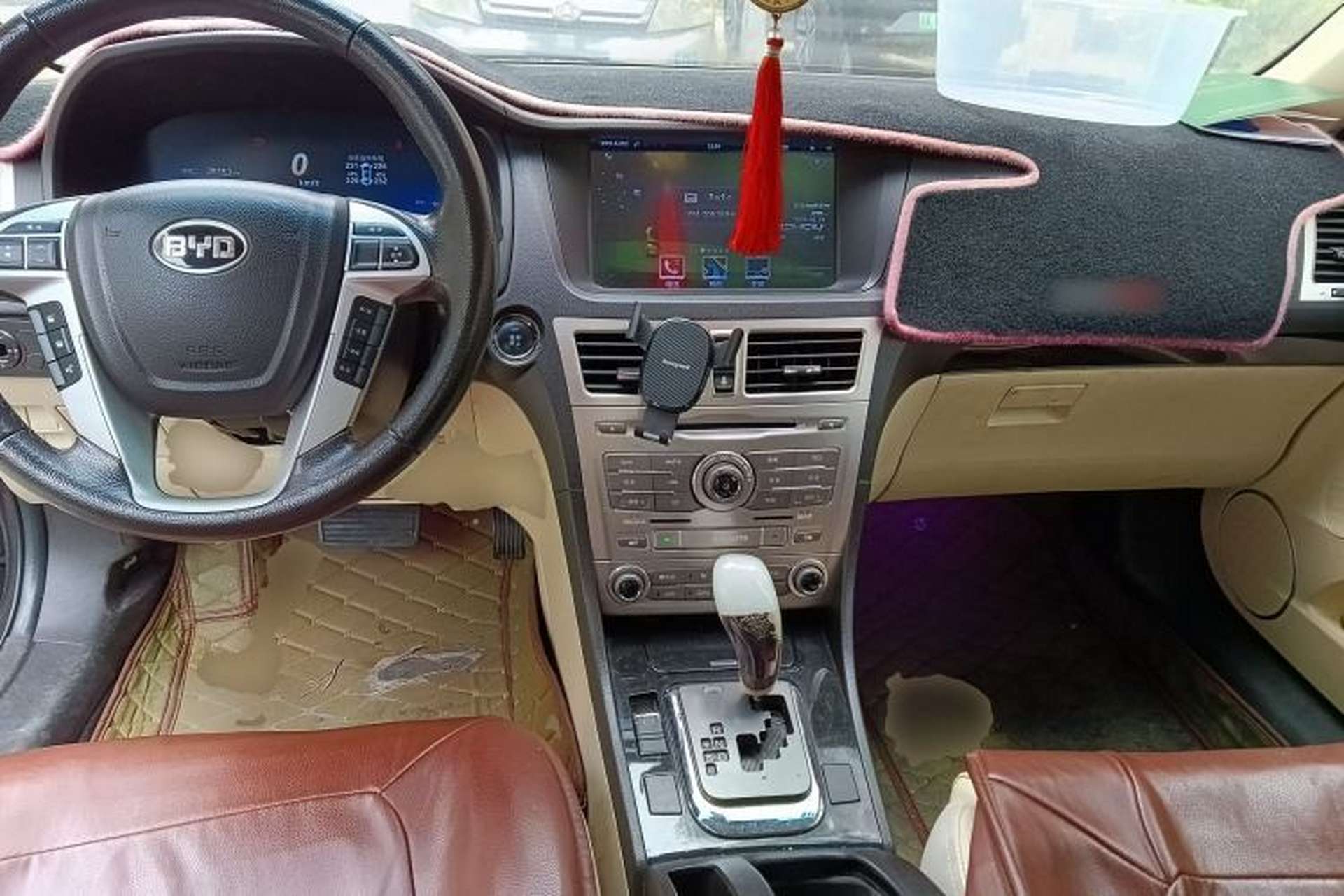 Used BYD Sirui 2013 1.5TID Automatic Prestige Model Center Console