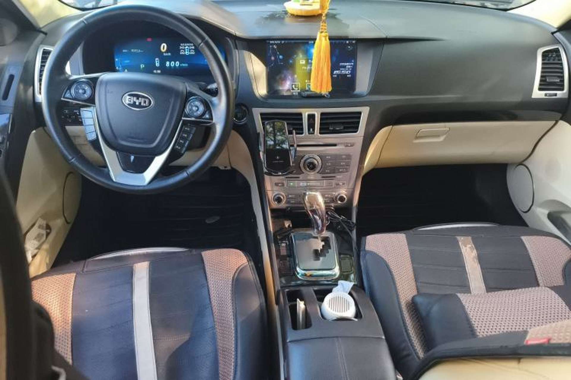 Used BYD Sirui 2013 1.5TID Automatic Prestige Model Center Console