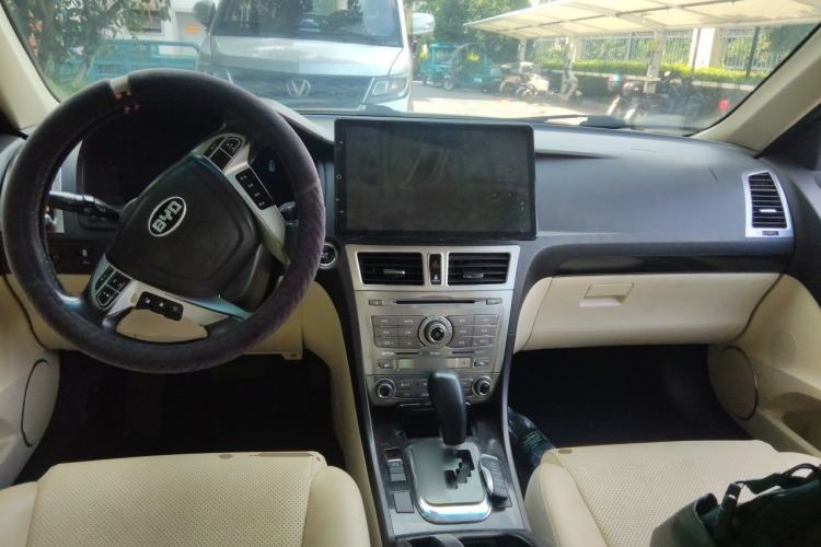 Used BYD Sirui 2013 1.5TID Automatic Prestige Model Center Console