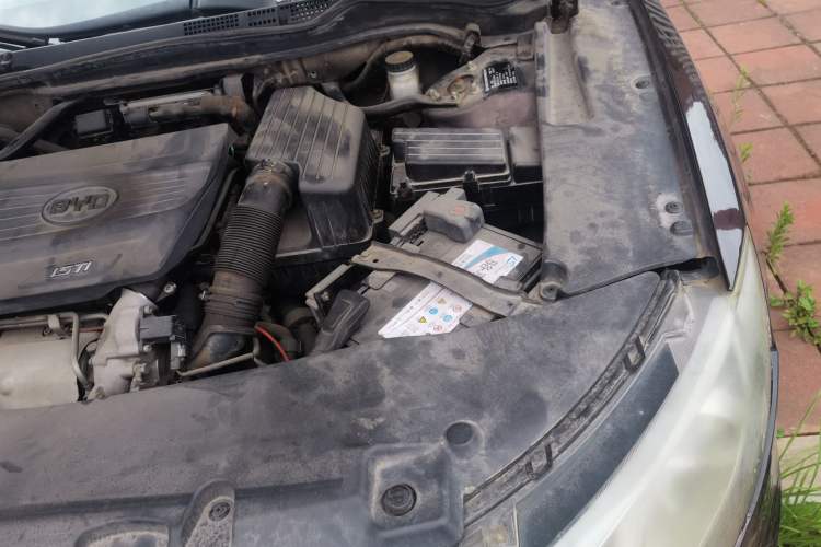 Used BYD Sirui 2013 1.5TID Automatic Prestige Model Engine Bay Left