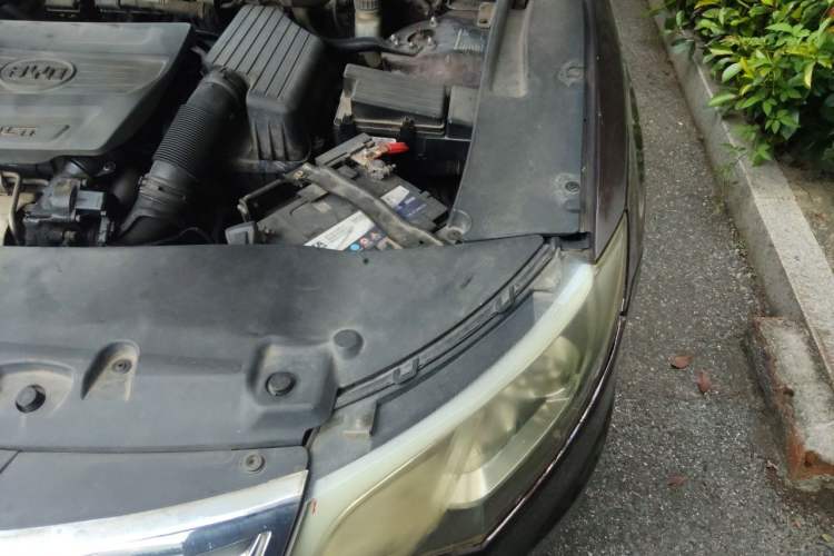 Used BYD Sirui 2013 1.5TID Automatic Prestige Model Engine Bay Left