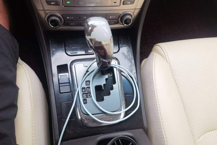 Used BYD Sirui 2013 1.5TID Automatic Prestige Model Gear Lever