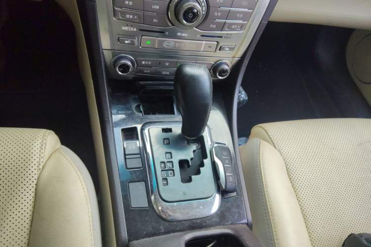 Used BYD Sirui 2013 1.5TID Automatic Prestige Model Gear Lever