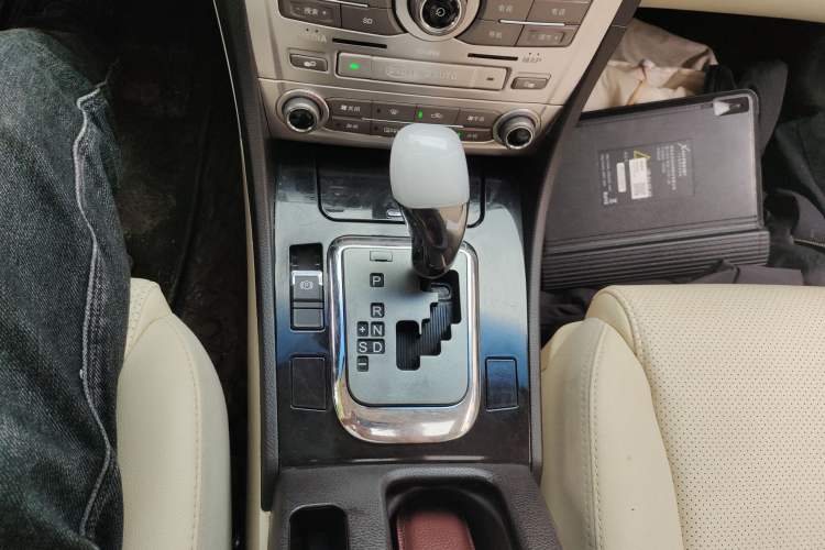 Used BYD Sirui 2013 1.5TID Automatic Prestige Model Gear Lever