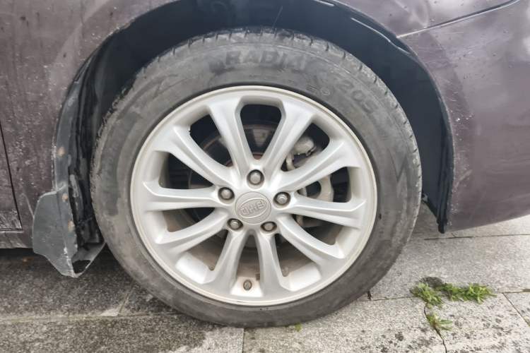 Used BYD Sirui 2013 1.5TID Automatic Prestige Model Right Front Wheel Hub