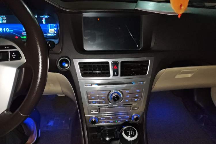 Used BYD Sirui 2013 1.5TI Manual Luxury Model Audio And AC Panel