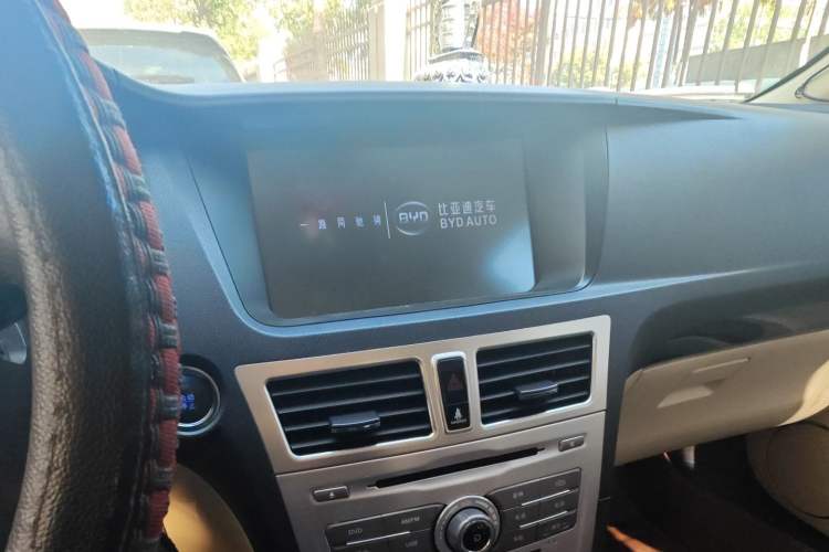 Used BYD Sirui 2013 1.5TI Manual Luxury Model Audio And AC Panel