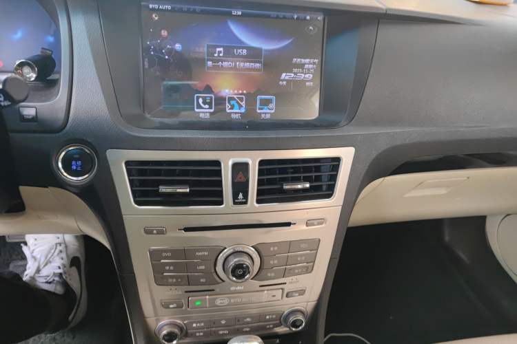 Used BYD Sirui 2013 1.5TID Automatic Prestige Model Audio And AC Panel