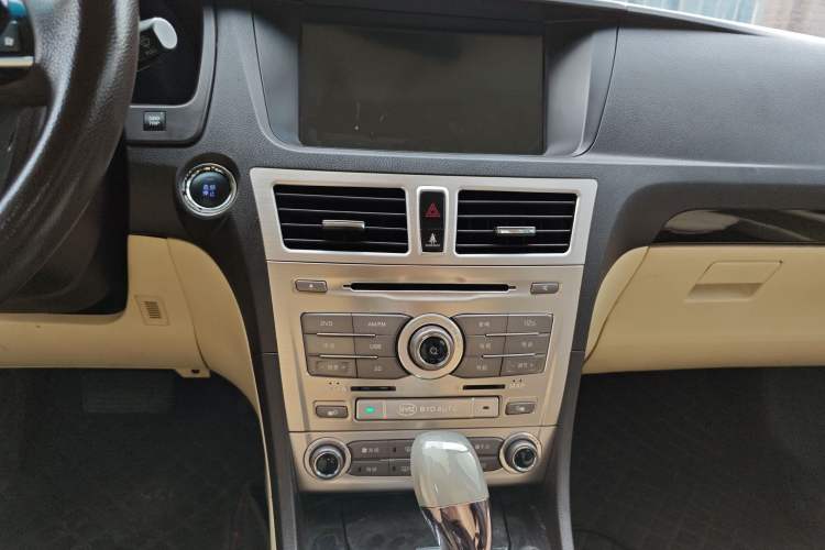 Used BYD Sirui 2013 1.5TID Automatic Prestige Model Audio And AC Panel