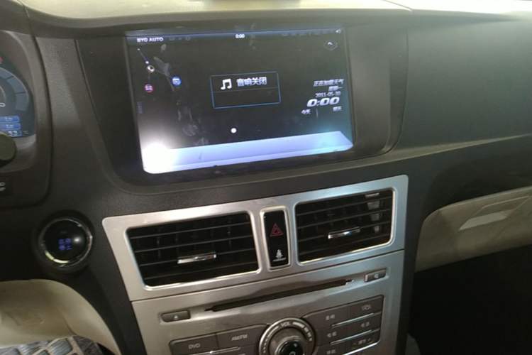Used BYD Sirui 2013 1.5TI Manual Luxury Model Audio And AC Panel