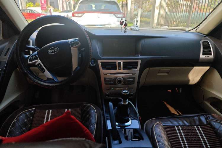 Used BYD Sirui 2013 1.5TI Manual Luxury Model Center Console