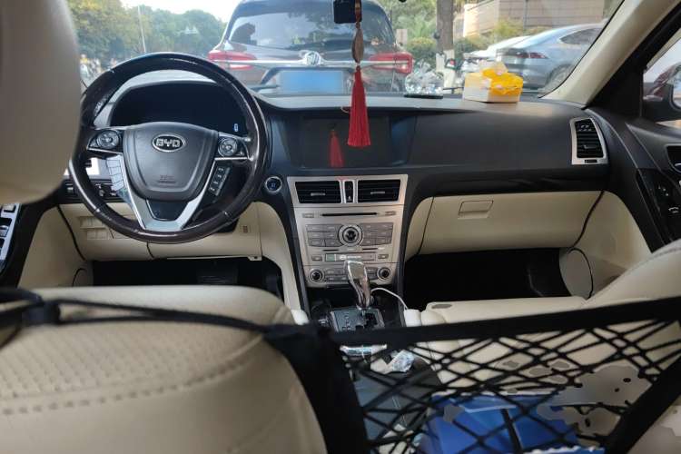 Used BYD Sirui 2013 1.5TID Automatic Prestige Model Center Console