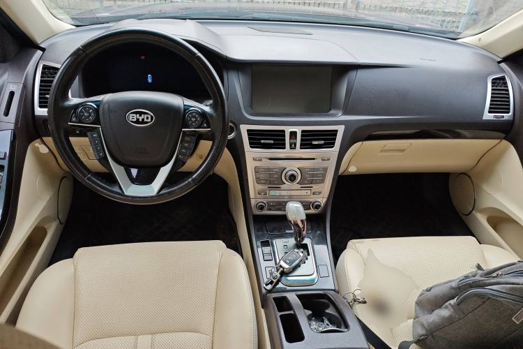 Used BYD Sirui 2013 1.5TID Automatic Prestige Model Center Console