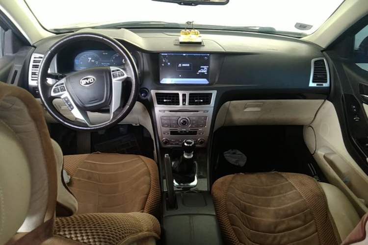 Used BYD Sirui 2013 1.5TI Manual Luxury Model Center Console