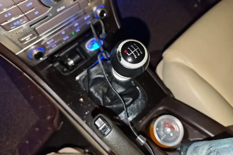 Used BYD Sirui 2013 1.5TI Manual Luxury Model Gear Lever