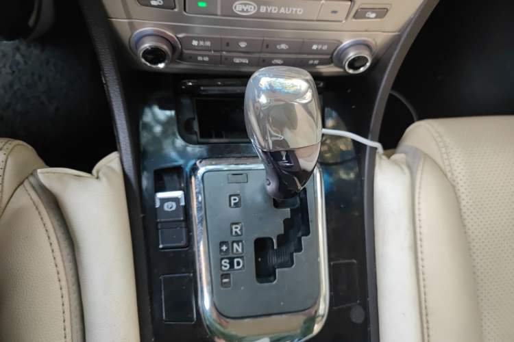 Used BYD Sirui 2013 1.5TID Automatic Prestige Model Gear Lever