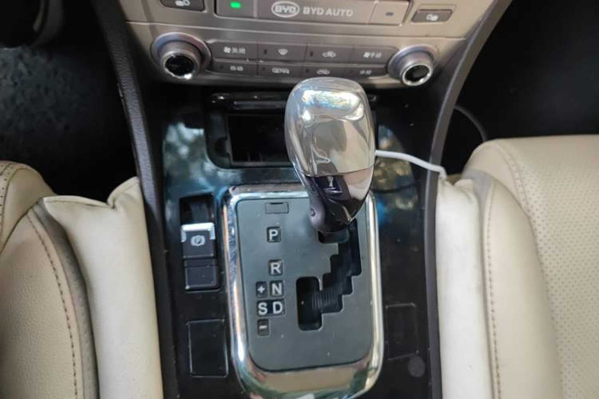 Used BYD Sirui 2013 1.5TID Automatic Prestige Model Gear Lever