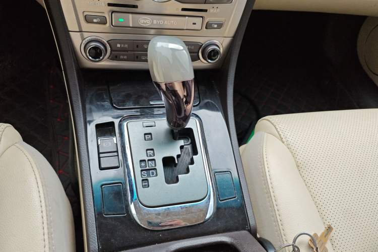 Used BYD Sirui 2013 1.5TID Automatic Prestige Model Gear Lever