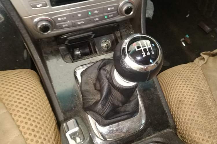 Used BYD Sirui 2013 1.5TI Manual Luxury Model Gear Lever