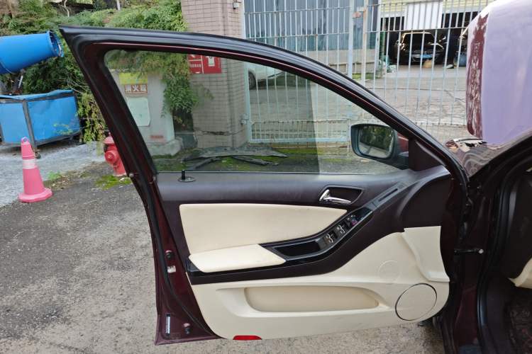 Used BYD Sirui 2013 1.5TID Automatic Prestige Model Left Front Door Interior