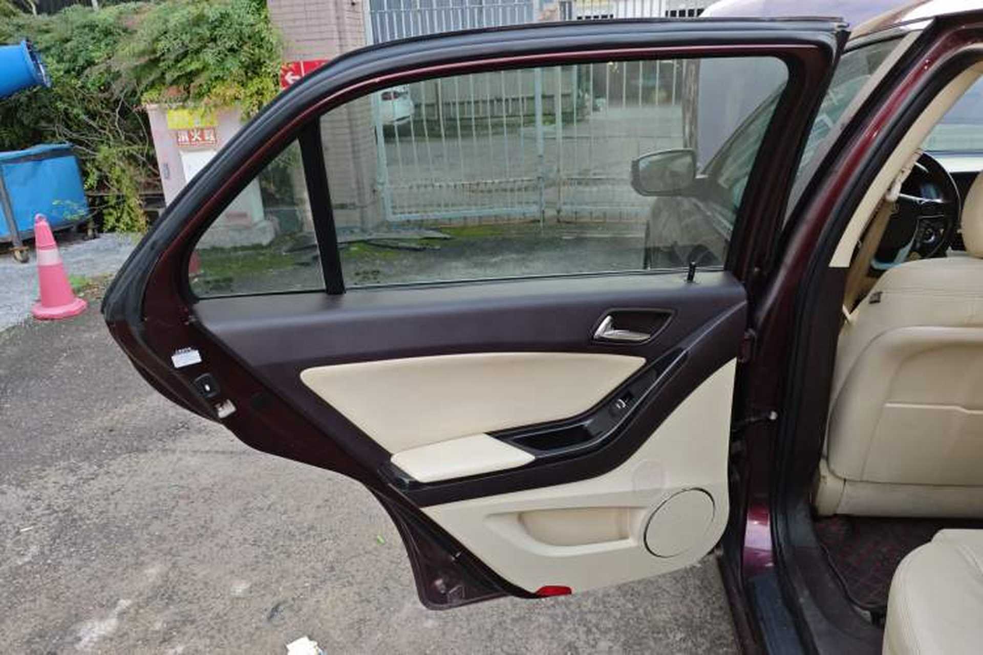 Used BYD Sirui 2013 1.5TID Automatic Prestige Model Left Rear Door Interior