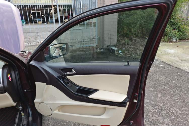 Used BYD Sirui 2013 1.5TID Automatic Prestige Model Right Front Door Interior
