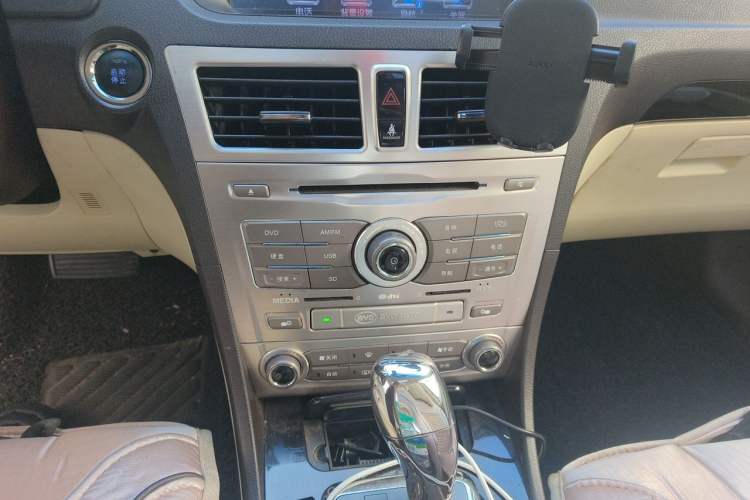 Used BYD Sirui 2013 1.5TID Automatic Prestige Model Audio And AC Panel
