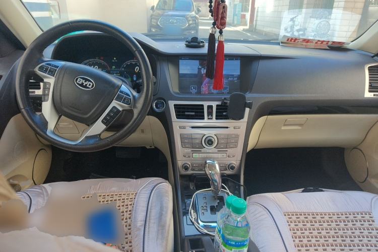 Used BYD Sirui 2013 1.5TID Automatic Prestige Model Center Console