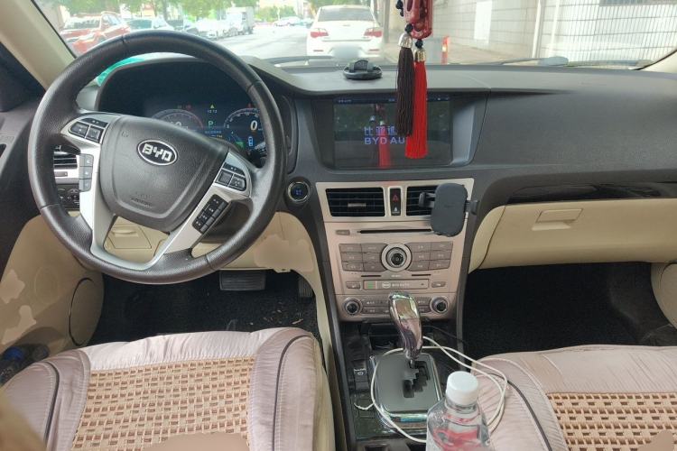 Used BYD Sirui 2013 1.5TID Automatic Prestige Model Center Console