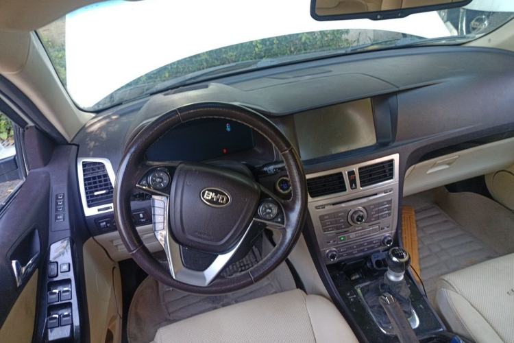 Used BYD Sirui 2013 1.5TI Manual Luxury Model Center Console