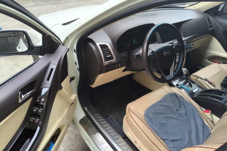 Used BYD Sirui 2013 1.5TID Automatic Prestige Model Driver Seat