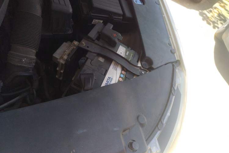 Used BYD Sirui 2013 1.5TID Automatic Prestige Model Engine Bay Left