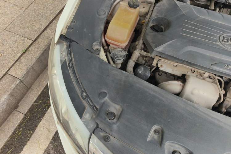 Used BYD Sirui 2013 1.5TID Automatic Prestige Model Engine Bay Right