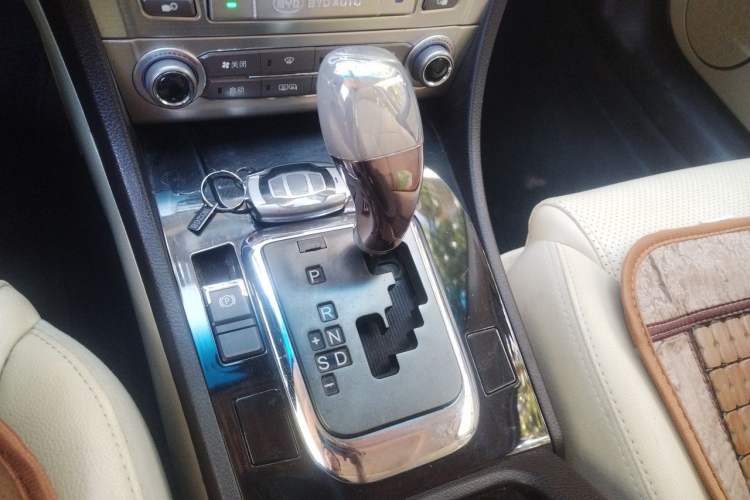Used BYD Sirui 2013 1.5TID Automatic Prestige Model Gear Lever