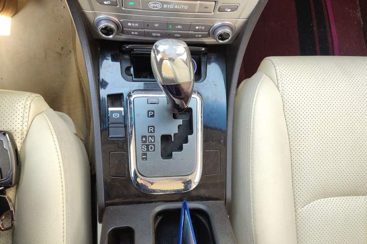 Used BYD Sirui 2013 1.5TID Automatic Prestige Model Gear Lever
