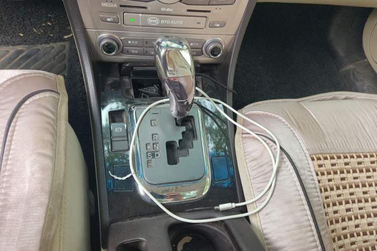 Used BYD Sirui 2013 1.5TID Automatic Prestige Model Gear Lever