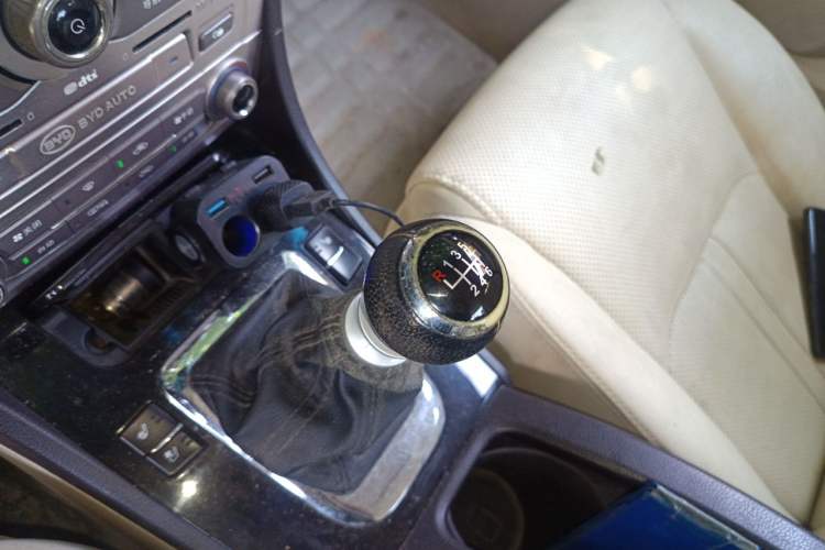 Used BYD Sirui 2013 1.5TI Manual Luxury Model Gear Lever