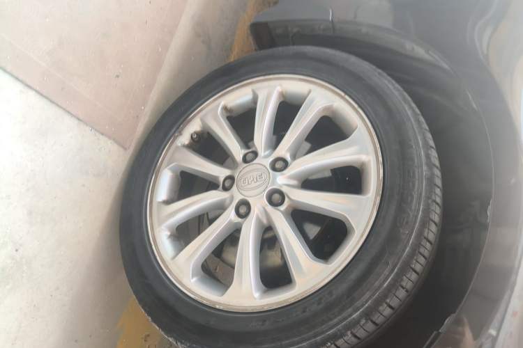 Used BYD Sirui 2013 1.5TID Automatic Prestige Model Right Front Wheel Hub